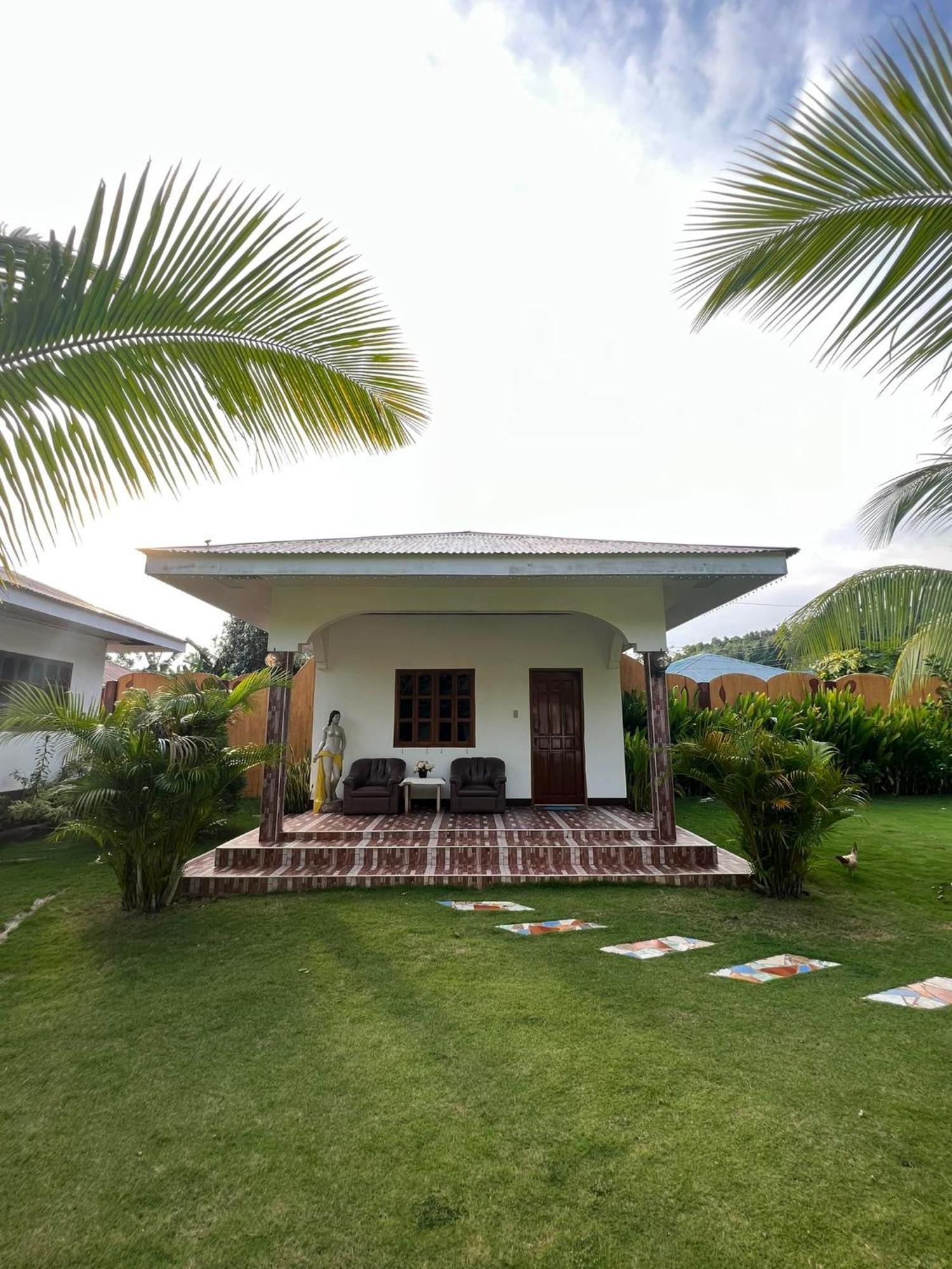 E&N Paradise Island Resort Siquijor Room photo