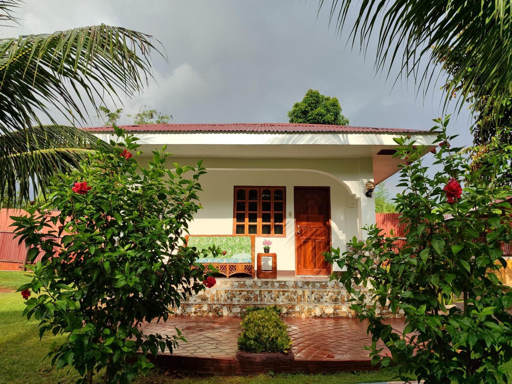 E&N Paradise Island Resort Siquijor Room photo