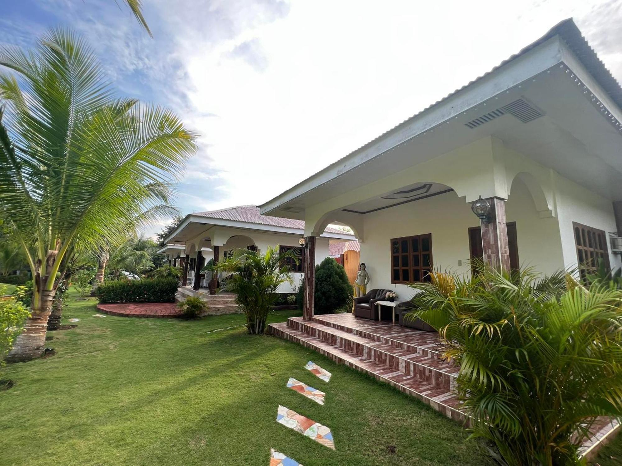 E&N Paradise Island Resort Siquijor Room photo