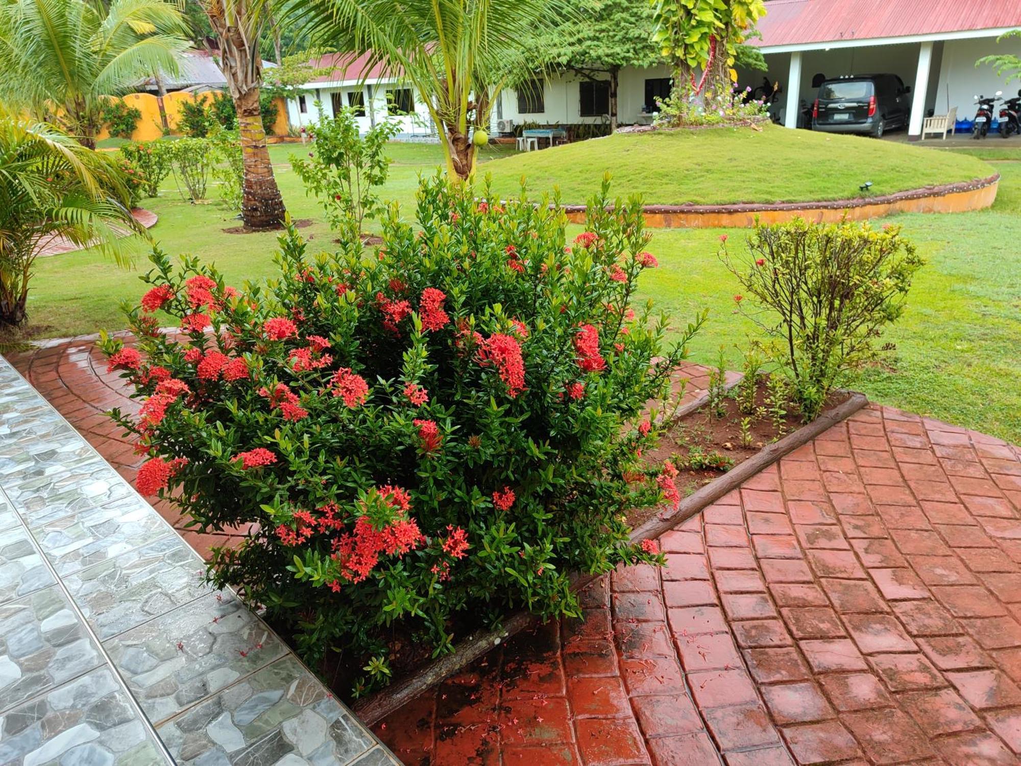 E&N Paradise Island Resort Siquijor Room photo