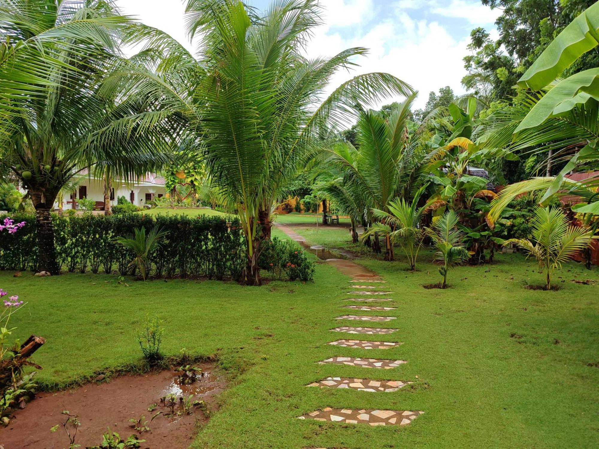 E&N Paradise Island Resort Siquijor Room photo